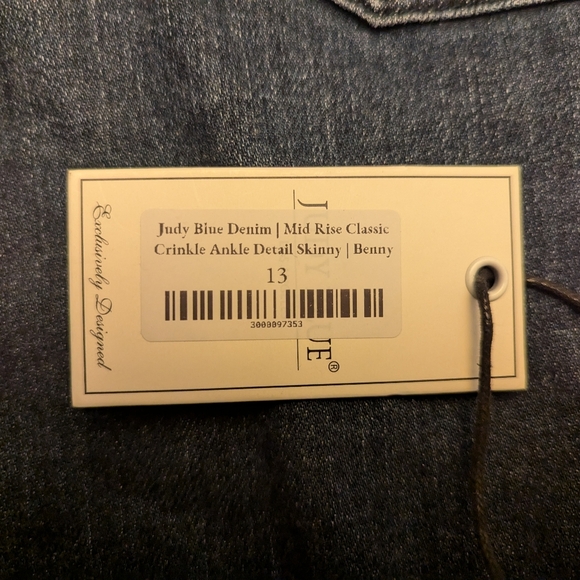 Judy Blue Mid rise Skinny blue jeans - Picture 3 of 3